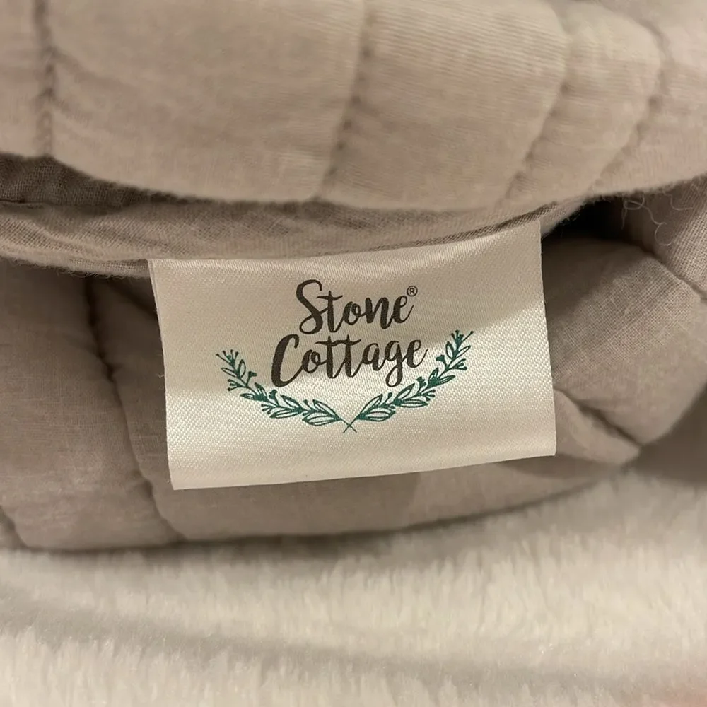 Reversible Quilt & Sham Set - Stone Cottage - like new!